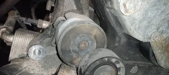 Alfa Romeo 159 Generator/alternator belt tensioner
