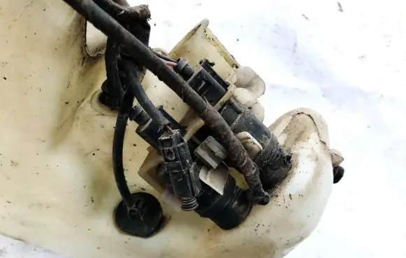 Mercedes-Benz E W211 Windscreen/windshield washer pump