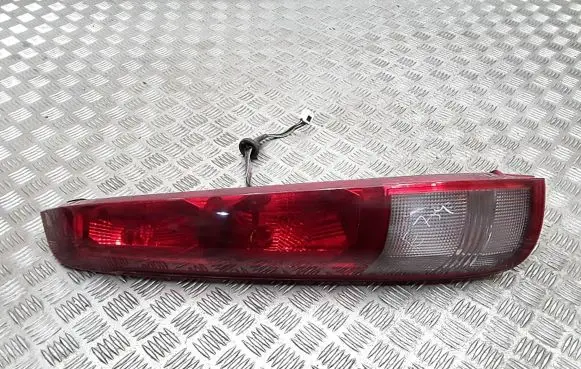 Nissan X-Trail T30 Rear/tail lights b46l