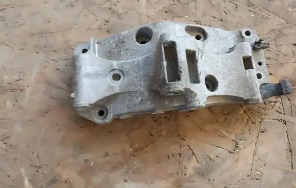 BMW X3 F25 Generator/alternator bracket 7619250