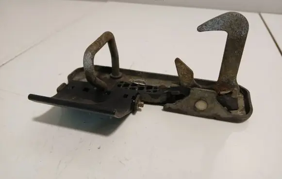 Volkswagen PASSAT B7 Engine bonnet/hood lock/latch loop/hook 3AA823480