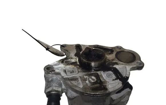 Volkswagen PASSAT B6 Vacuum pump 03L145100