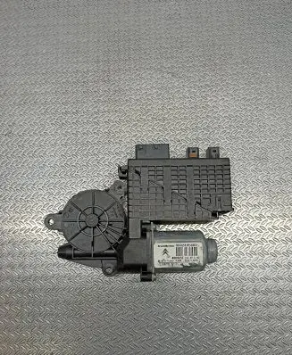 Citroen C4 I Picasso Front door window regulator motor 9682495680 400965E
