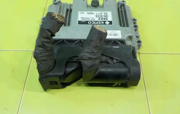 KIA Sportage Engine control unit/module 391102BAM2