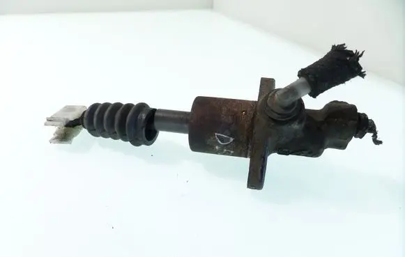 Clutch slave cylinder