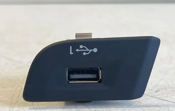 Audi Q2 - USB socket connector 81C035726