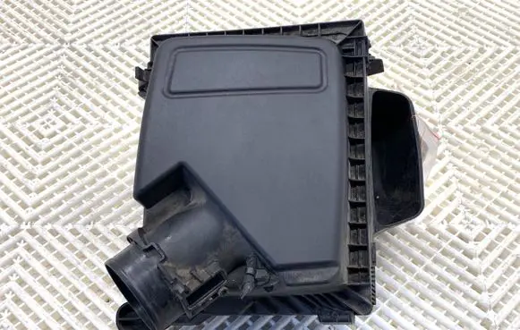 Ford Focus Air filter box JX619600AA
