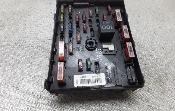 Volkswagen PASSAT B6 Fuse module 3C0937125