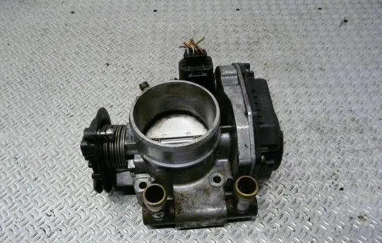 Audi A4 S4 B5 8D Throttle body valve 0101114615 026911023F