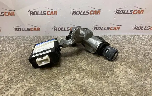 Toyota Corolla E120 E130 Ignition lock 45020024 8978012130