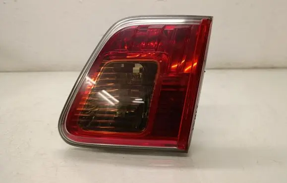 Toyota Avensis T270 Tailgate rear/tail lights 