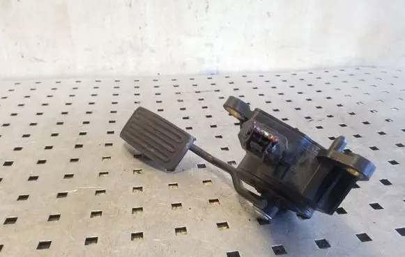 Nissan X-Trail T31 Accelerator throttle pedal 18002JG00A