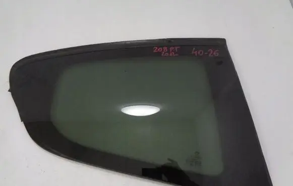 Peugeot 208 Rear side window