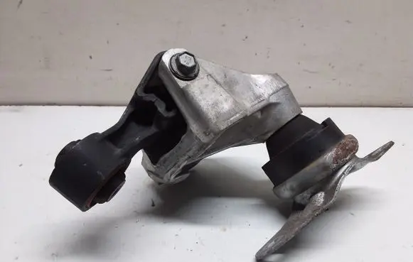 Peugeot 508 Engine mount bracket 9647646380C