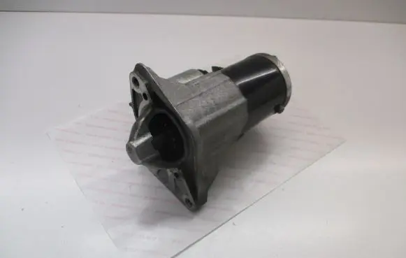 Renault Trafic III (X82) Starter motor 233003248R R9M408