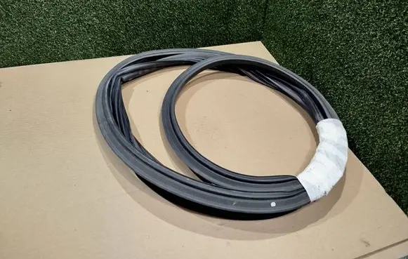 Renault Koleos II Trunk rubber seal (body) 042219