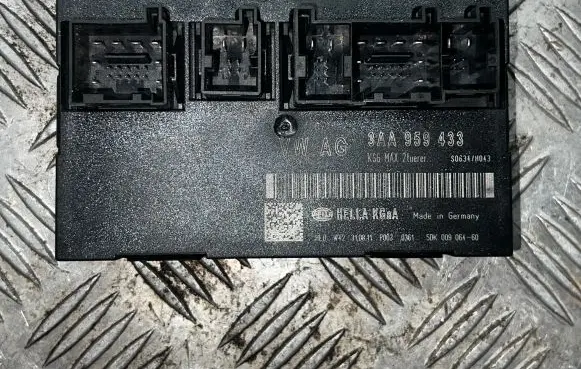 Volkswagen PASSAT B7 Comfort/convenience module 3AA959433