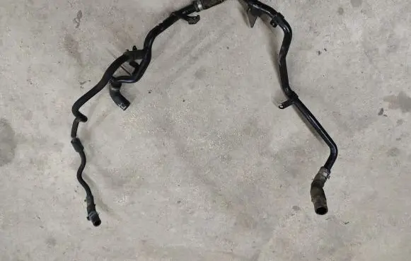 Volkswagen Touareg II Engine coolant pipe/hose 059121511M 059121062