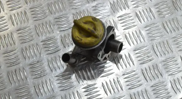 Opel Vectra C Oil filler cap 5519525 15407503