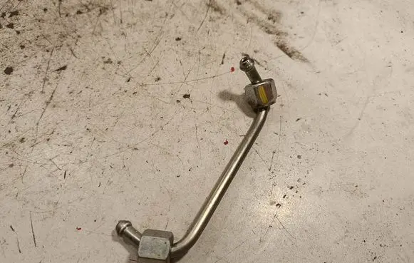 Opel Insignia B Fuel injector supply line/pipe 