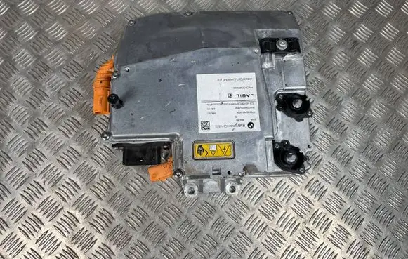 Voltage converter inverter