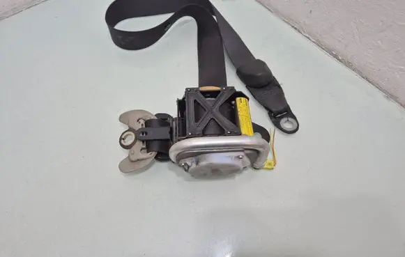 Toyota Avensis T250 Front seatbelt 7321005051