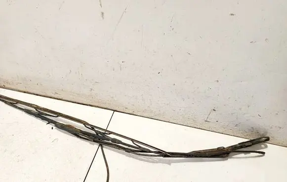 Front wiper blade arm