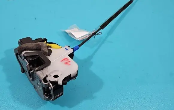 Opel Astra J Front door lock 13579522 IMPRK1357360