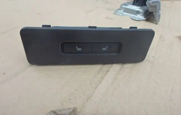Land Rover Discovery 5 Seat heating switch HY32-18D687