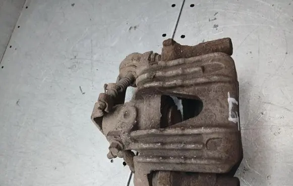 Opel Astra G Rear brake caliper