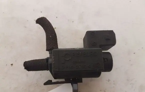 BMW 3 E90 E91 Turbo solenoid valve 70231800 7810831