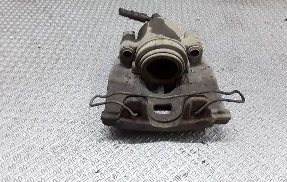 Volkswagen PASSAT B7 USA Front brake caliper