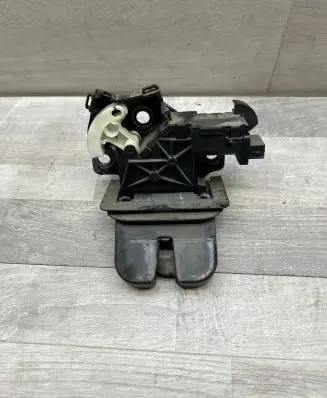 Audi A6 S6 C6 4F Tailgate/trunk/boot lock/catch/latch 8P4827505C