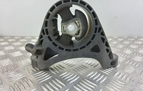 Opel Zafira C Engine mount bracket 13227769