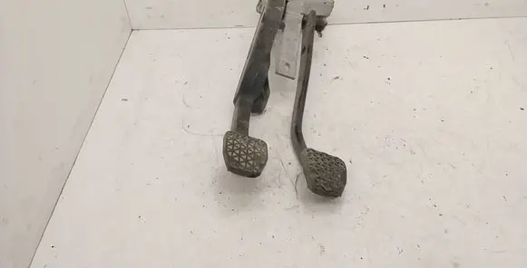 BMW 3 E36 Pedal assembly 1161993