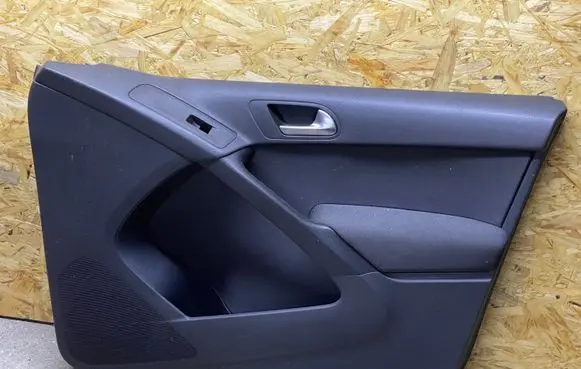Volkswagen Tiguan Front door card panel trim 5N0867012B