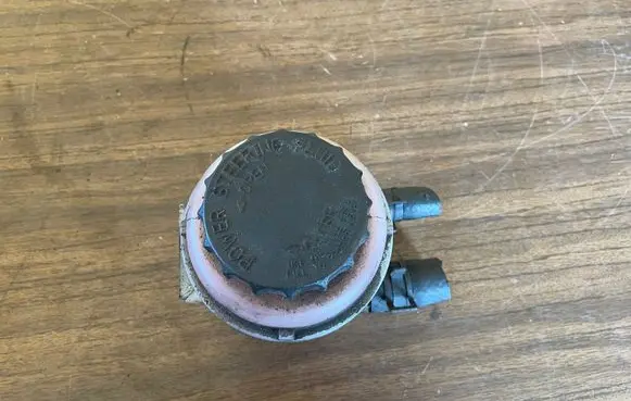 KIA Sorento Power steering fluid tank/reservoir