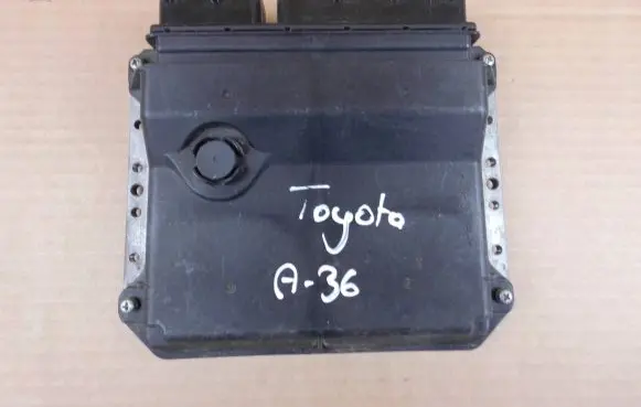 Toyota Avensis T270 Engine control unit/module 8966105D10