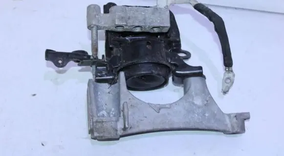 Toyota RAV 4 (XA50) Engine mounting bracket M4221217