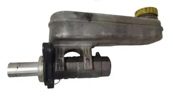 Master brake cylinder