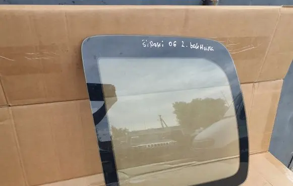 Jeep Cherokee III KJ Rear side window
