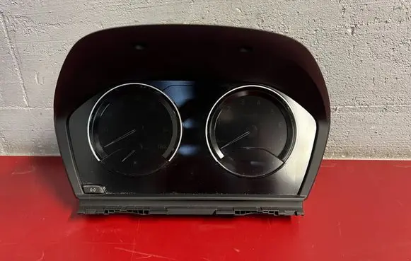 Speedometer (instrument cluster)
