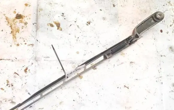Audi Q7 4L Front wiper blade arm