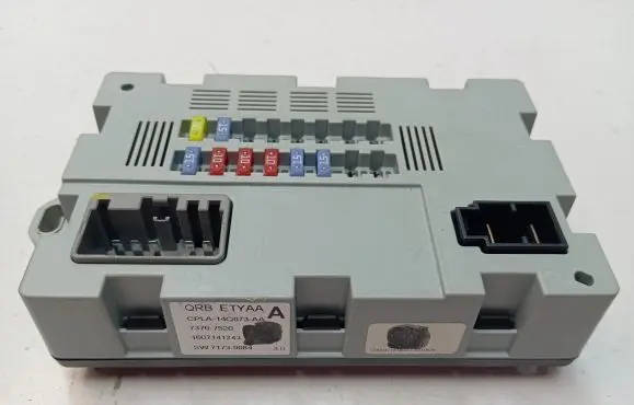 Jaguar F-Pace Fuse module SW71739084