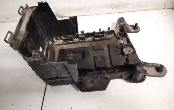 Volkswagen PASSAT B7 Battery box tray 1k0915333