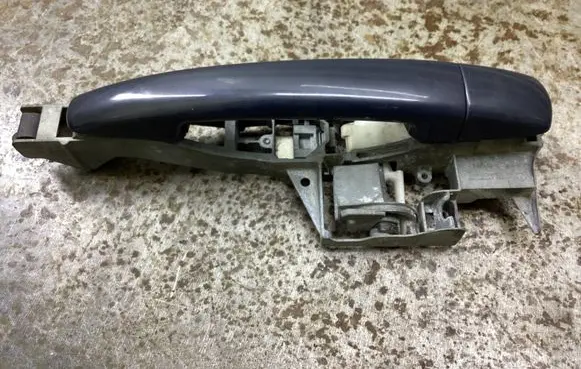 Peugeot 5008 Front door exterior handle 111670
