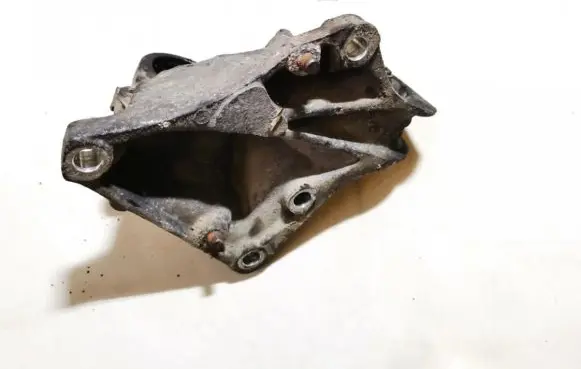 Peugeot 407 Engine mount bracket 96133053