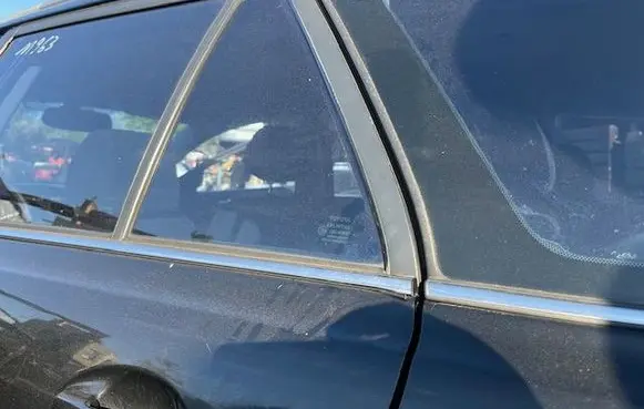 Toyota Avensis Verso Rear side window 
