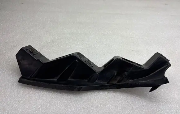 Volkswagen PASSAT B6 Front bumper mounting bracket 3C0807889