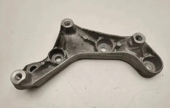 Mercedes-Benz E W212 Front differential bracket A2720140295